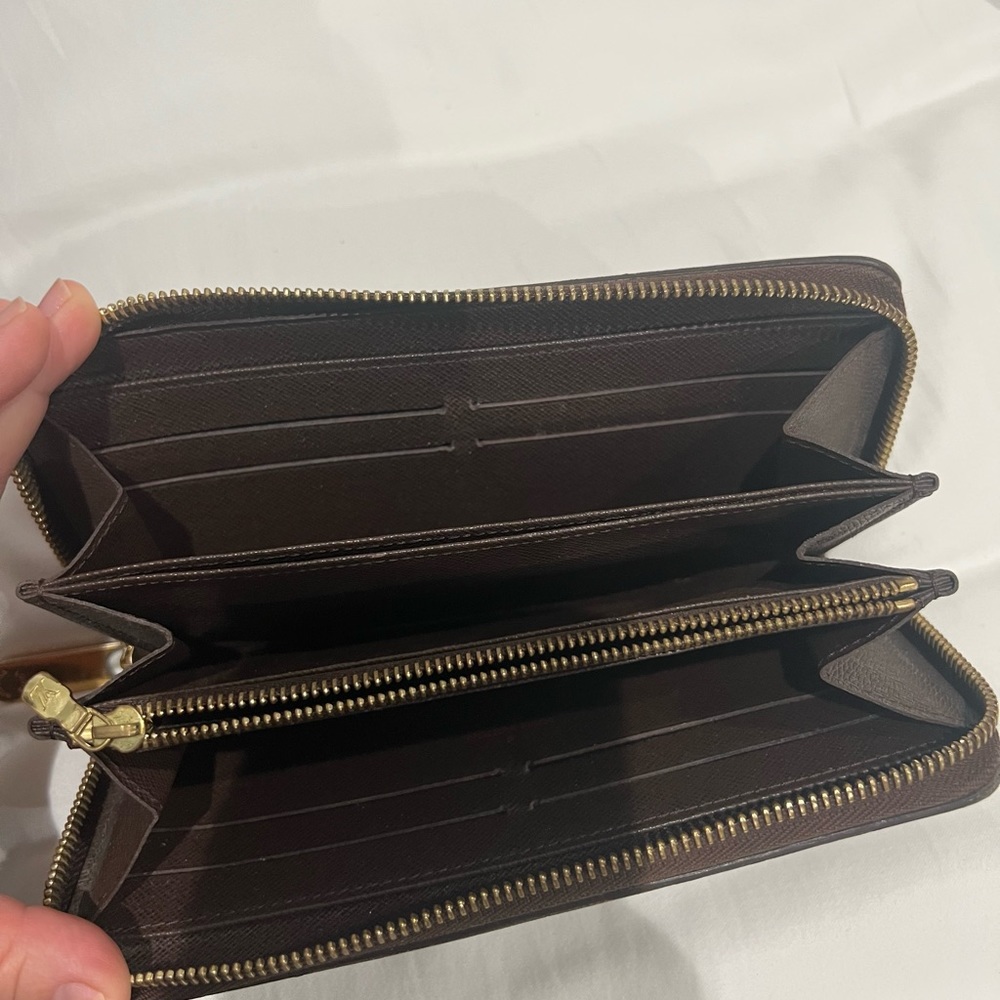 Louis Vuitton Zippy Wallet - Picture 6 of 9
